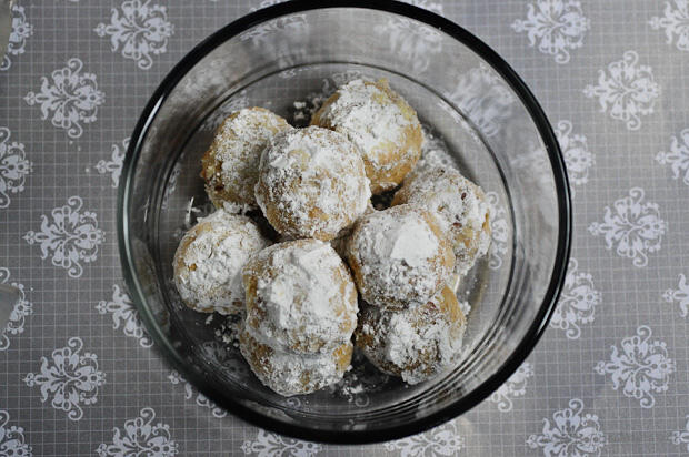 Snowball Cookies | Eggless Snowball Cookies | Christmas Cookies Recipe ...